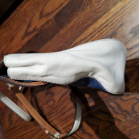 Gorgeous Coach Leather Crossbody Handbag - Picture 7 of 8